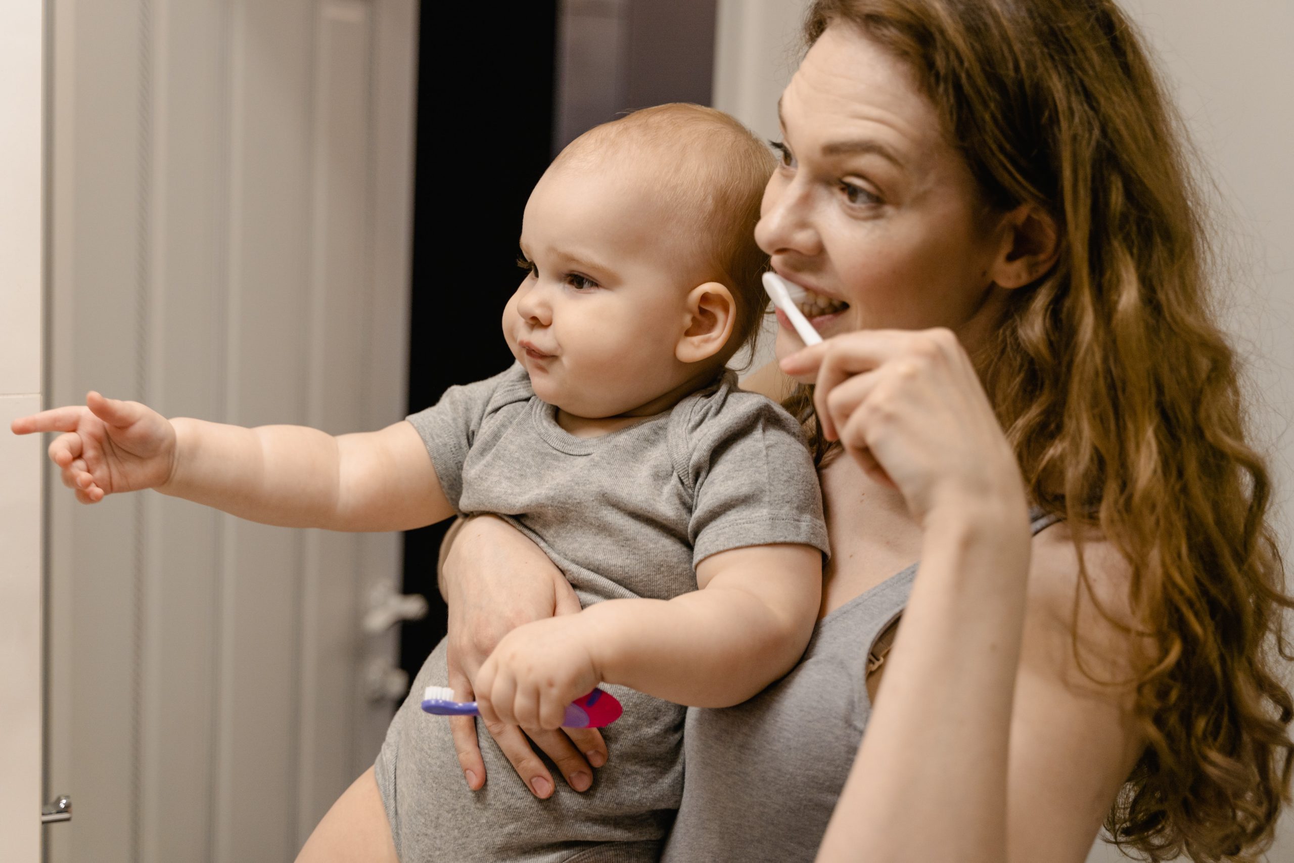Als het tandenpoetsen bij je baby of peuter niet lukt